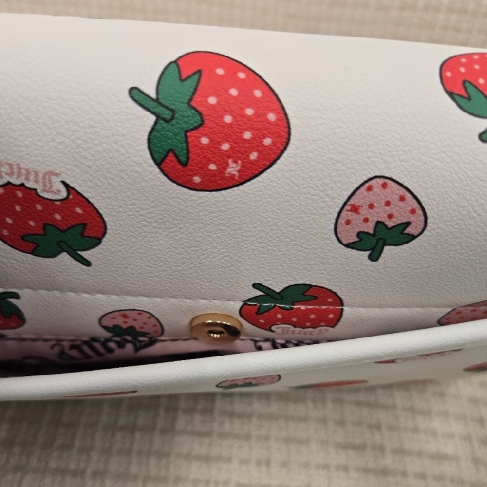 Juicy Couture White Bag with Strawberry Design NWT - Picture 4 of 7